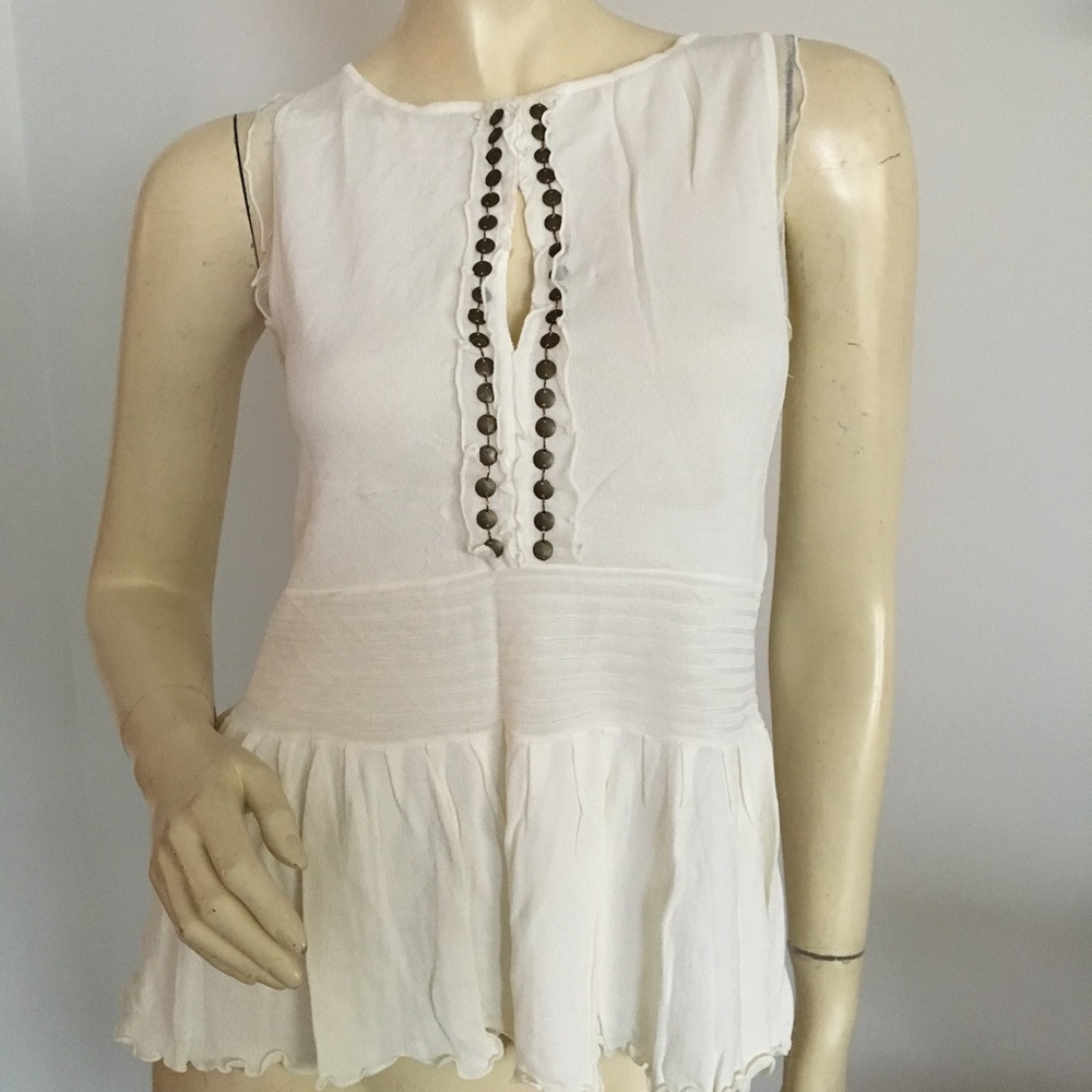 🔴 dolce Cabo sleeveless stretchy peplum tank top with beaded keyhole